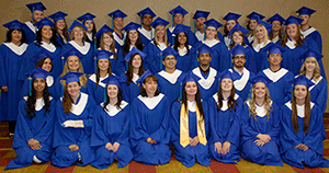 The graduates gathered for the traditional
group photo prior to Convocation ceremonies.