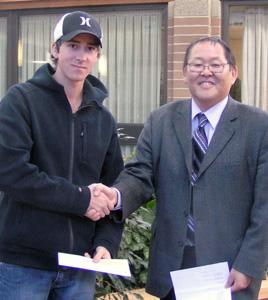 Matthew Hawryluk receiving his award from Vice President Academic and Research Peter Nunoda.