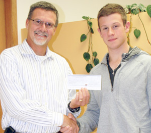 Mitch Palfi receiving the NLC Foundation
Entrance Award from Dean of Academic and
Career Programs Steve Roe.